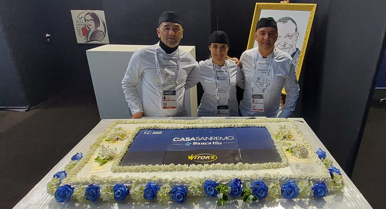 Chiavari C è tanto Levante ligure nella maxi torta che ha inaugurato