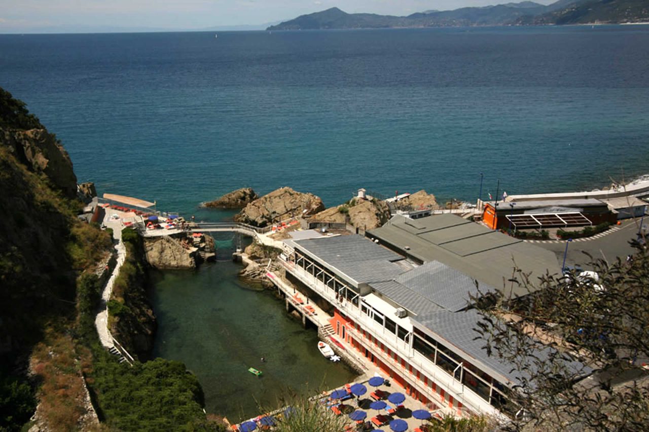 Discoteca contro Capitaneria: denuncia per atti persecutori