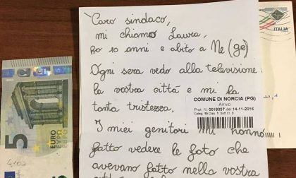 La piccola Laura a Norcia: aveva donato 5 euro ai terremotati