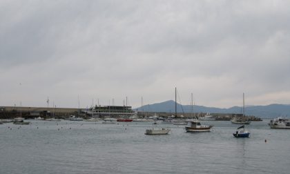 Pesca abusiva al porto, maxi multa a Sestri