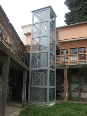 Ascensore al cimitero, parte la gara