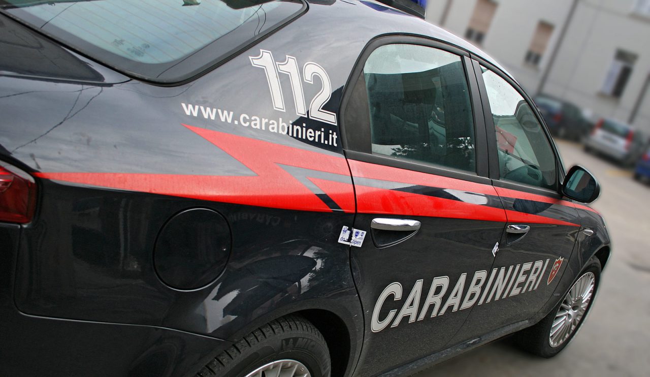 Cameriera chiede paga, picchiata dai titolari del ristorante