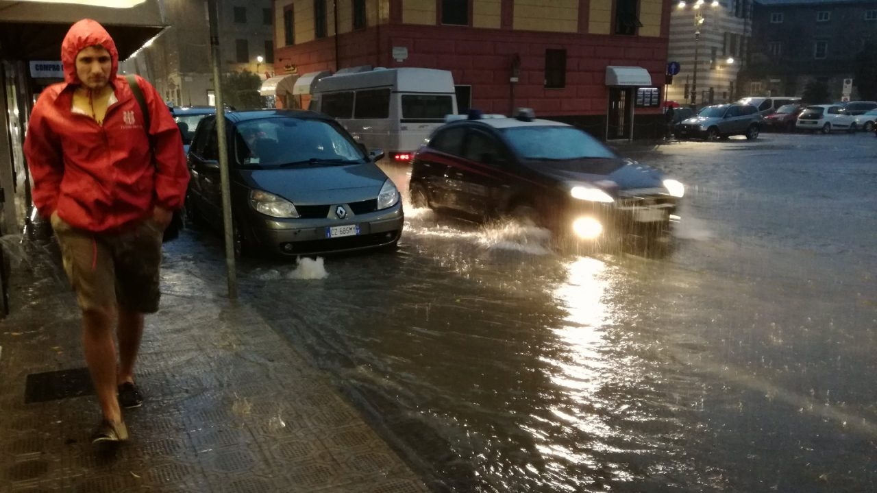 Allagamenti a Rapallo in corso Italia