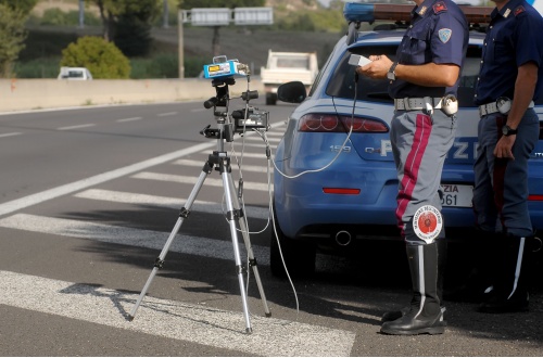 «Autovelox nascosto, sono dei ladri»: 35 denunciati per gli insulti sul web
