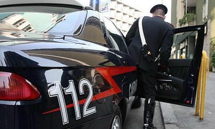 Brucia il sellino del motorino di una 18enne, denunciato 51enne