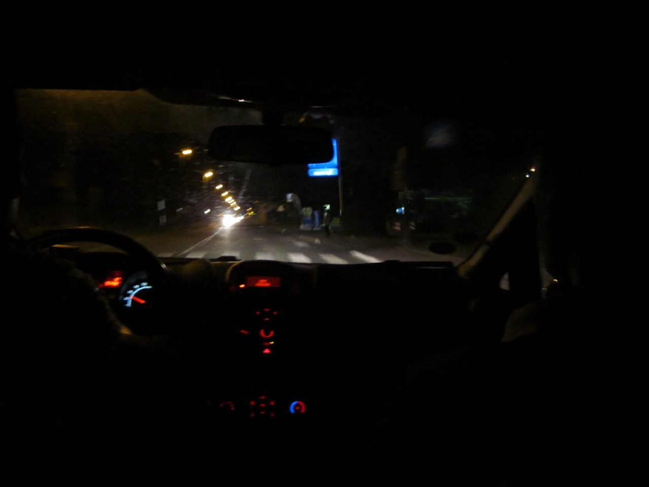 Patteggia il rapinatore di prostitute, per tornare dalla moglie partoriente
