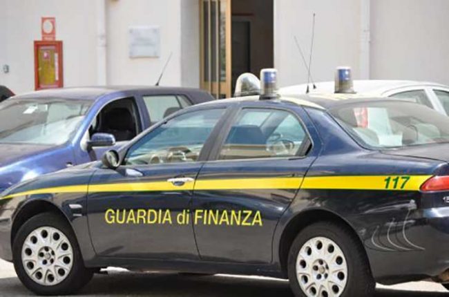 Fatture false, arrestate due persone dalle fiamme gialle di La Spezia