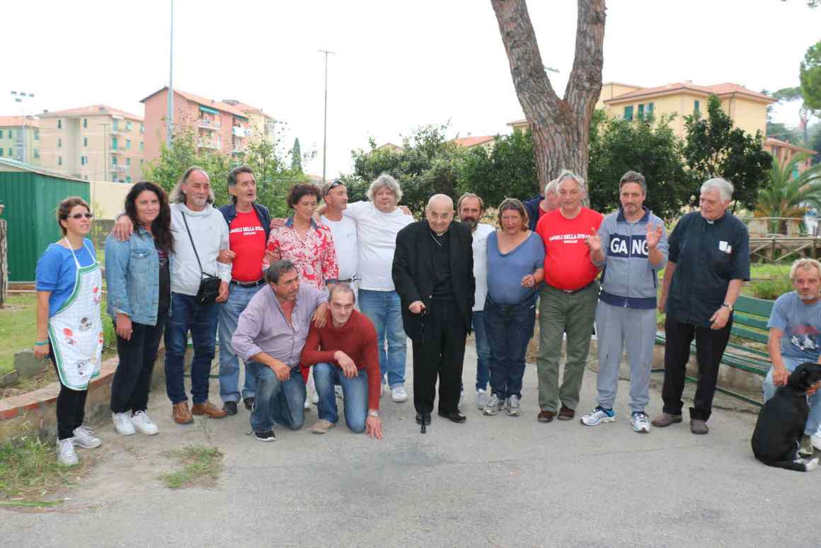Il vescovo a pranzo con i senza dimora e i poveri