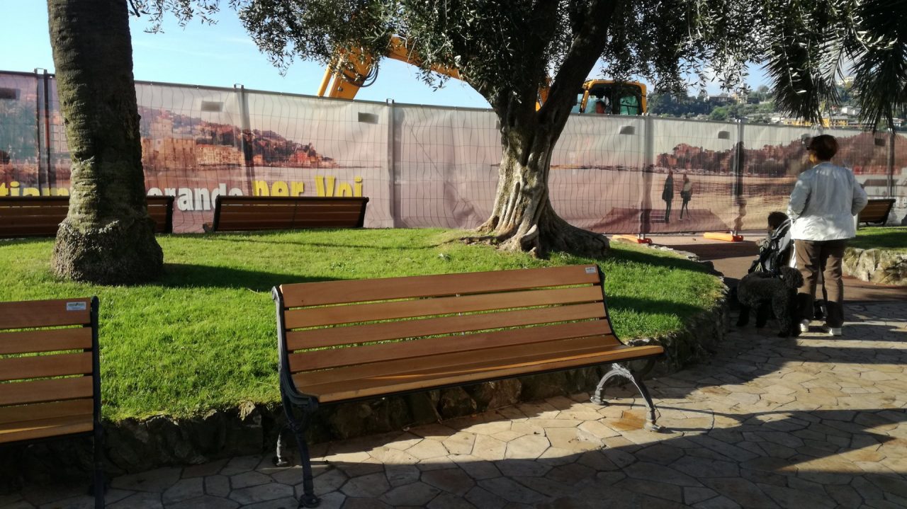 I cantieri pubblici sui maxischermi: la trovata di Bagnasco da Rapallo fa il giro d’Italia