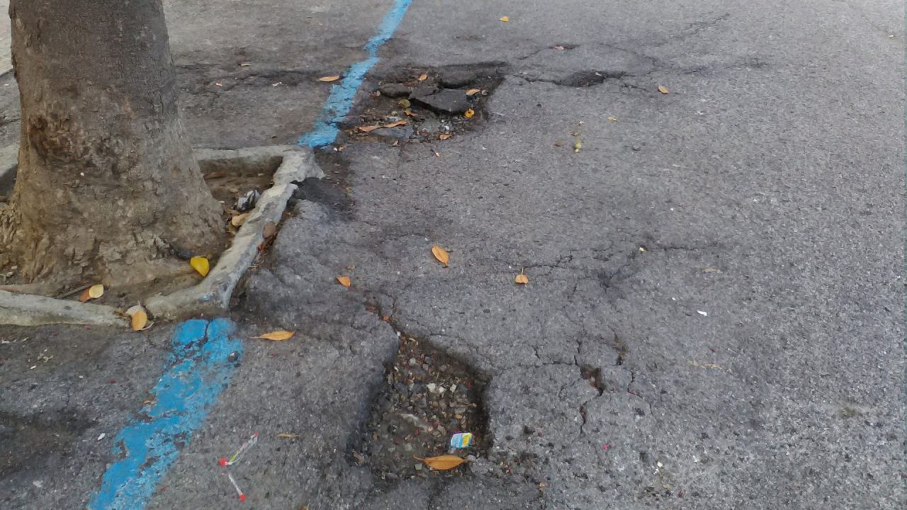 Piazza Aldo Moro pericolosa, emergenza manutenzione