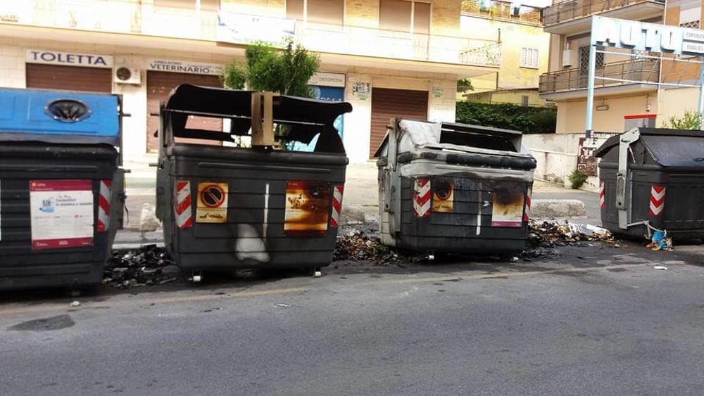 Arrestato il piromane seriale dei cassonetti