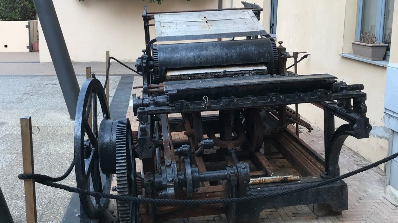 Macchine stampatrici dell’ex tipografia Mozzini in abbandono, l’interrogazione delle minoranze