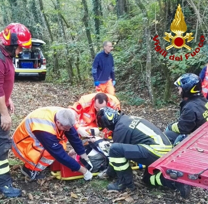Lavagnese si ribalta col trattore a Carrodano