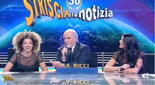 Striscia La Notizia risponde agli attacchi contro la velina bionda Mikaela Neaze Silva