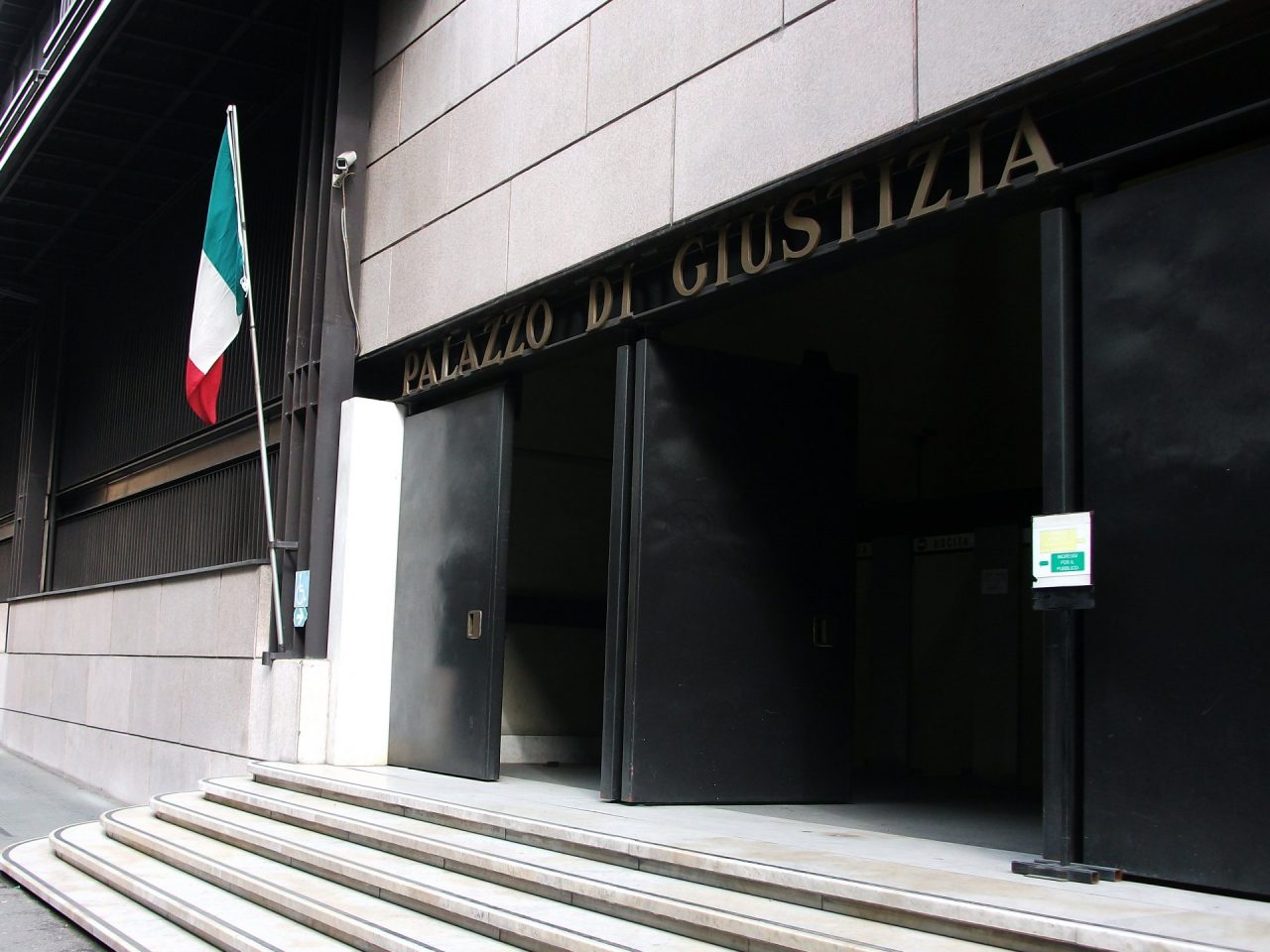 Alghe spiaggiate a Chiavari, l’udienza per i sei indagati è rimandata