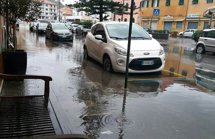 Via della Libertà allagata, l’interrogazione delle minoranze