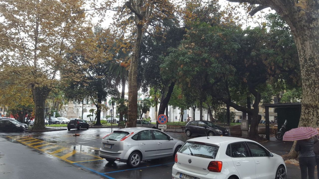Bagaglio fatto brillare in piazza Nostra Signora dell’Orto