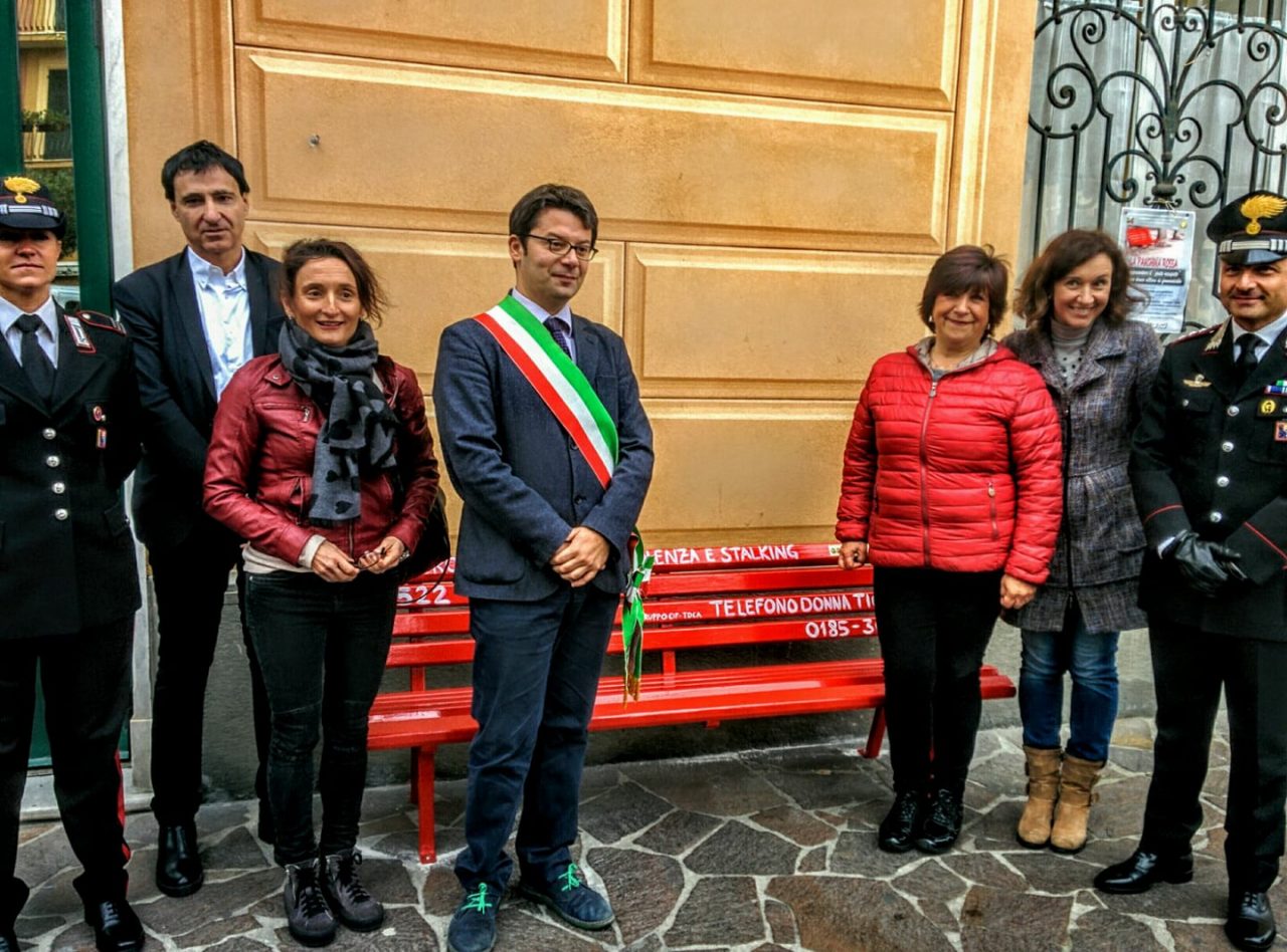 Inaugurata la Panchina Rossa a Lavagna