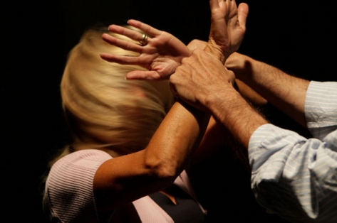 Violenza donne, dalla Regione fondi per i Comuni: a Chiavari 45.560 euro