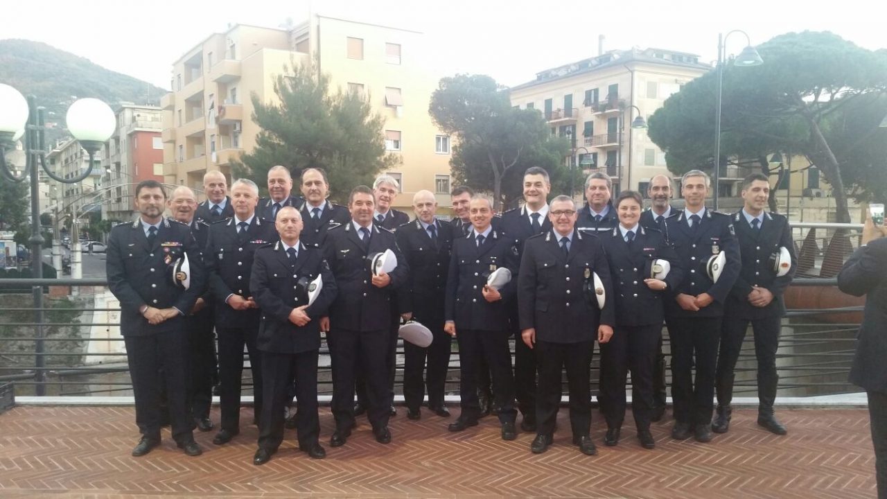 La polizia locale sui “banchi di scuola”