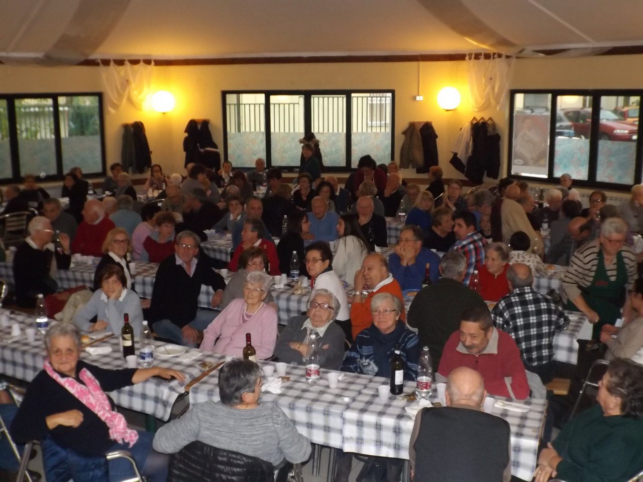 In tanti accorrono al pranzo degli “Over 70”