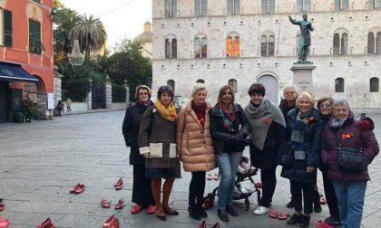 Scarpette rosse in piazza Mazzini