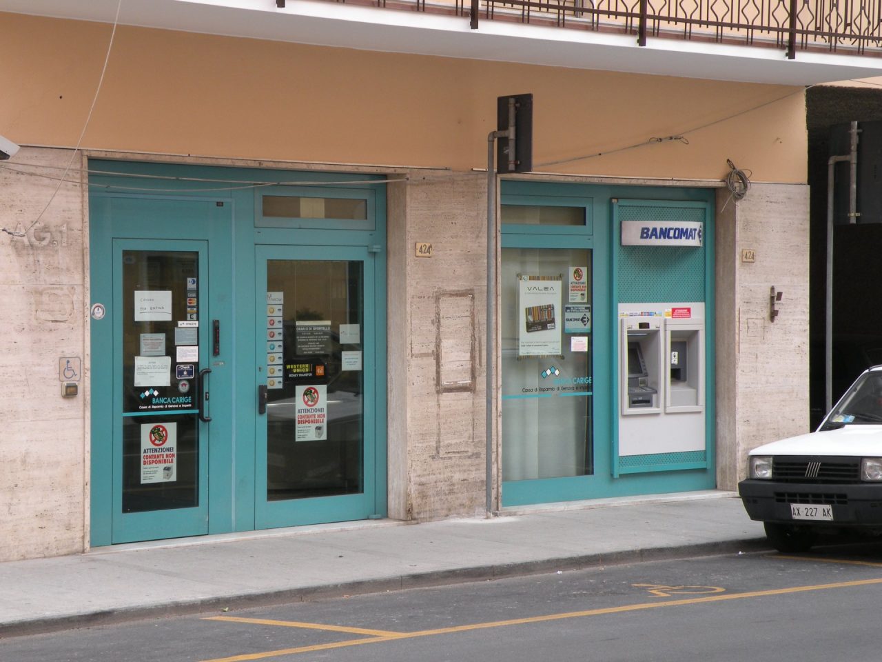 Colpo nella notte alla Carige di Chiavari: è il terzo in sette giorni nel Tigullio