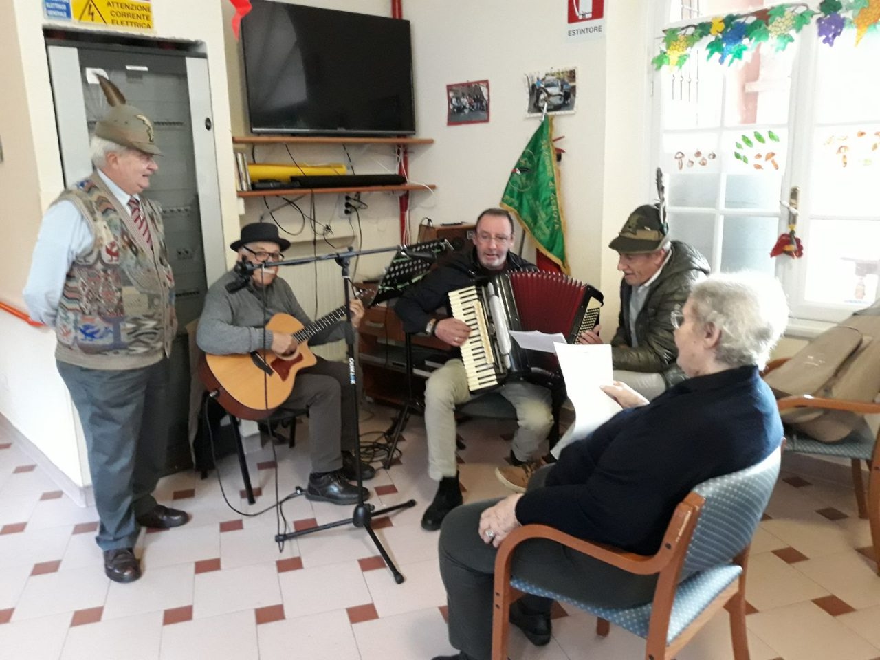 Festa con gli Alpini alla casa di riposo Torriglia