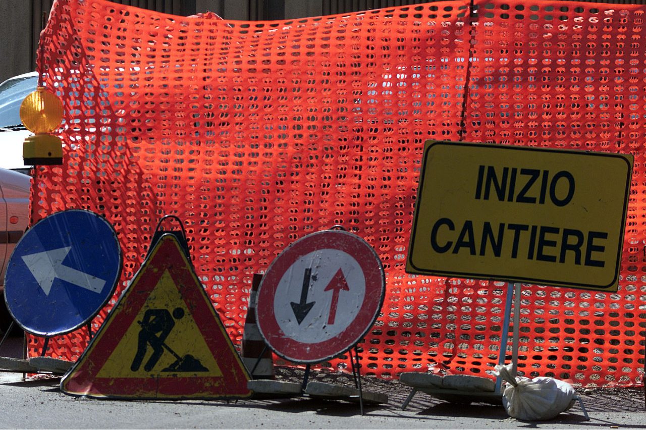 Lavori alla rete del gas, chiuso al traffico anche un tratto di via Jacopo Rocca