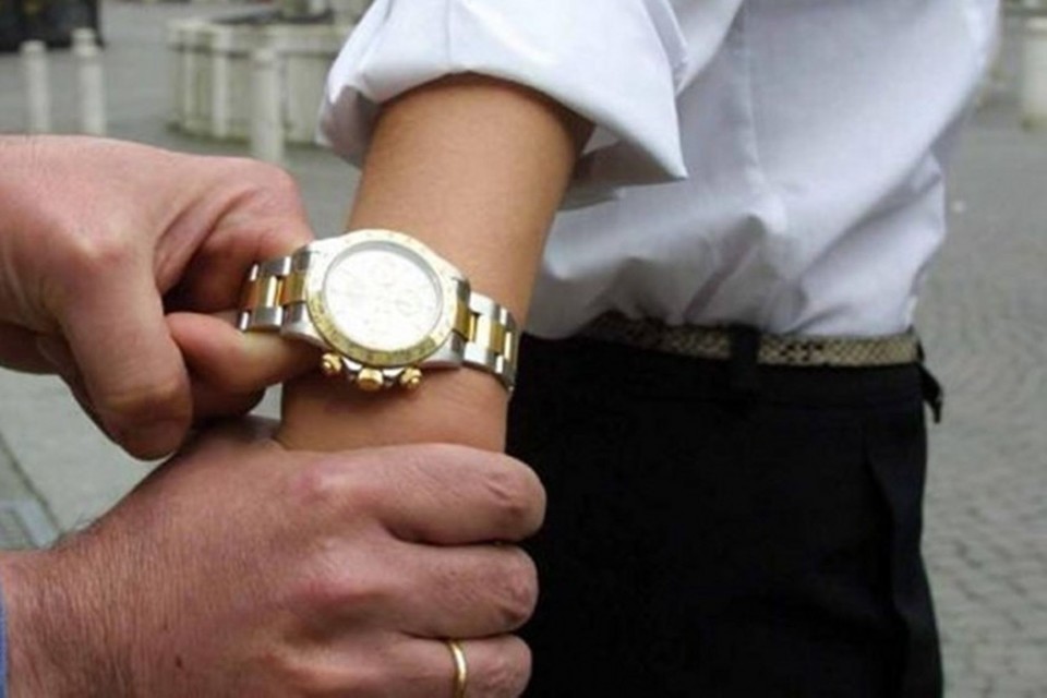 Banda dell’orologio, denunciate tre donne e un uomo di origini romene