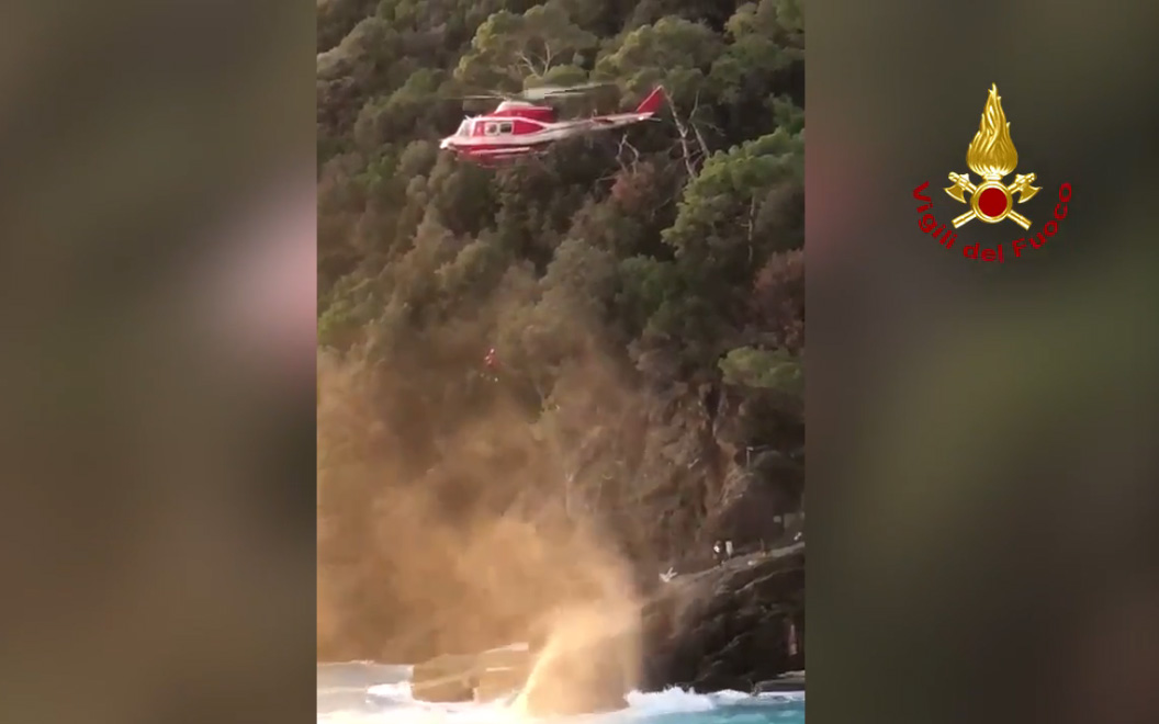 Ferita a una gamba durante l’escursione, il video dell’intervento dell’elicottero dei Vigili del Fuoco