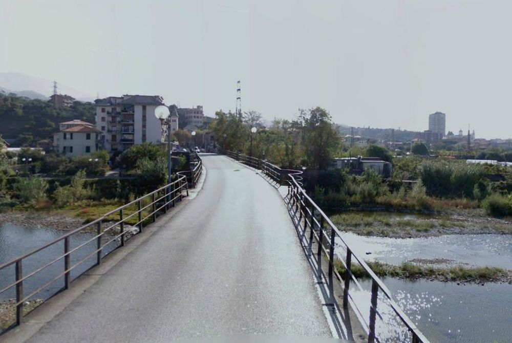 Traffico in tilt per incidente al ponte della Maddalena