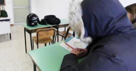 14 gradi nelle classi e 7 nei corridoi: gli alunni si rifiutano di fare lezione
