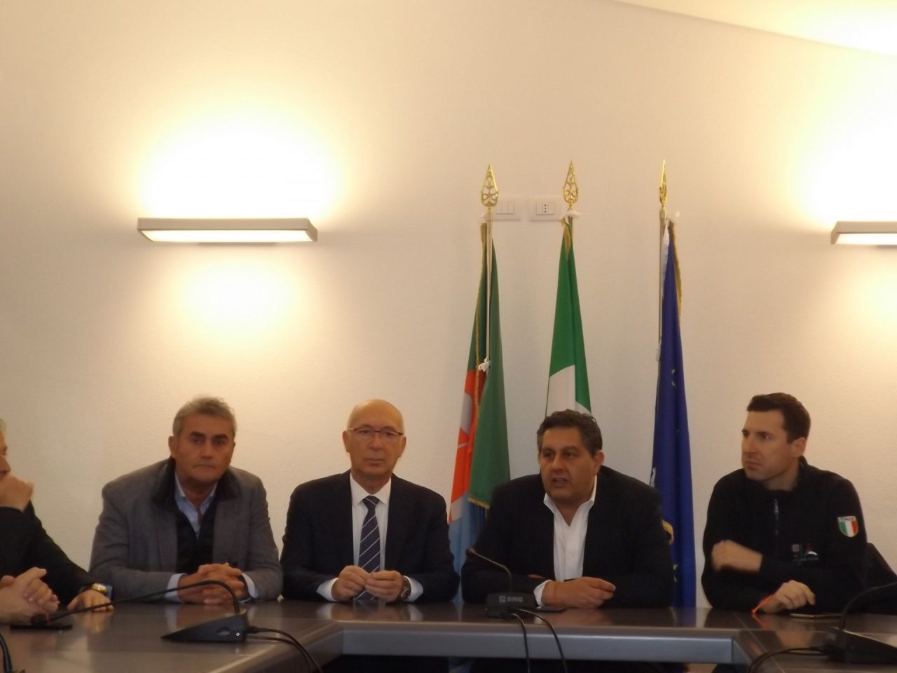 Giovanni Toti a Lumarzo per fare il punto sulla “tempesta perfetta”