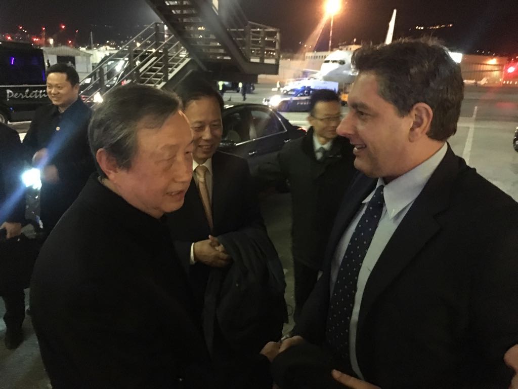 Il vicepremier cinese a Genova accolto da Toti: «Partnership e collaborazioni fra Cina e Liguria»