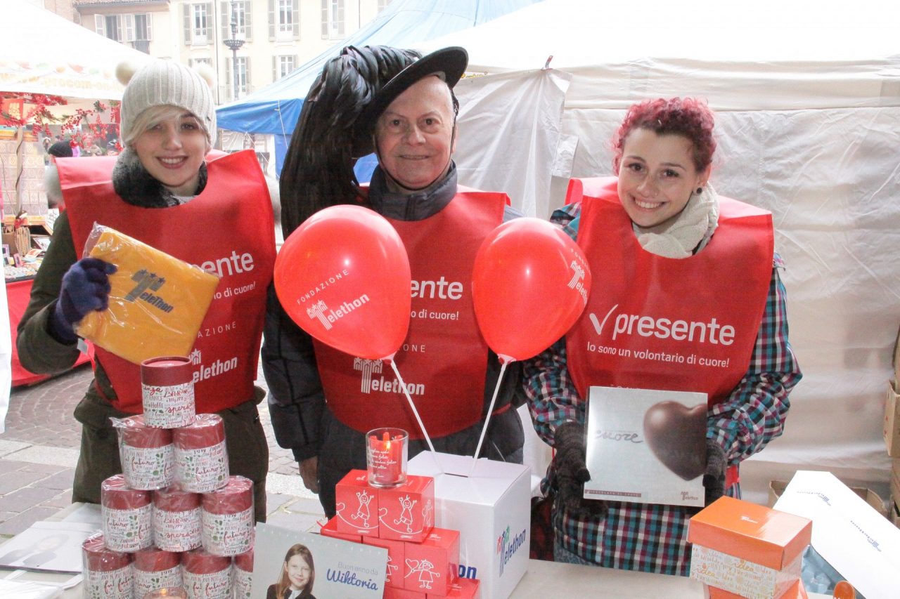 Cuori di cioccolato in piazza per aiutare la ricerca di Telethon