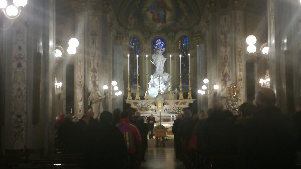 Tutto il Comune si è fermato per salutare il suo storico messo