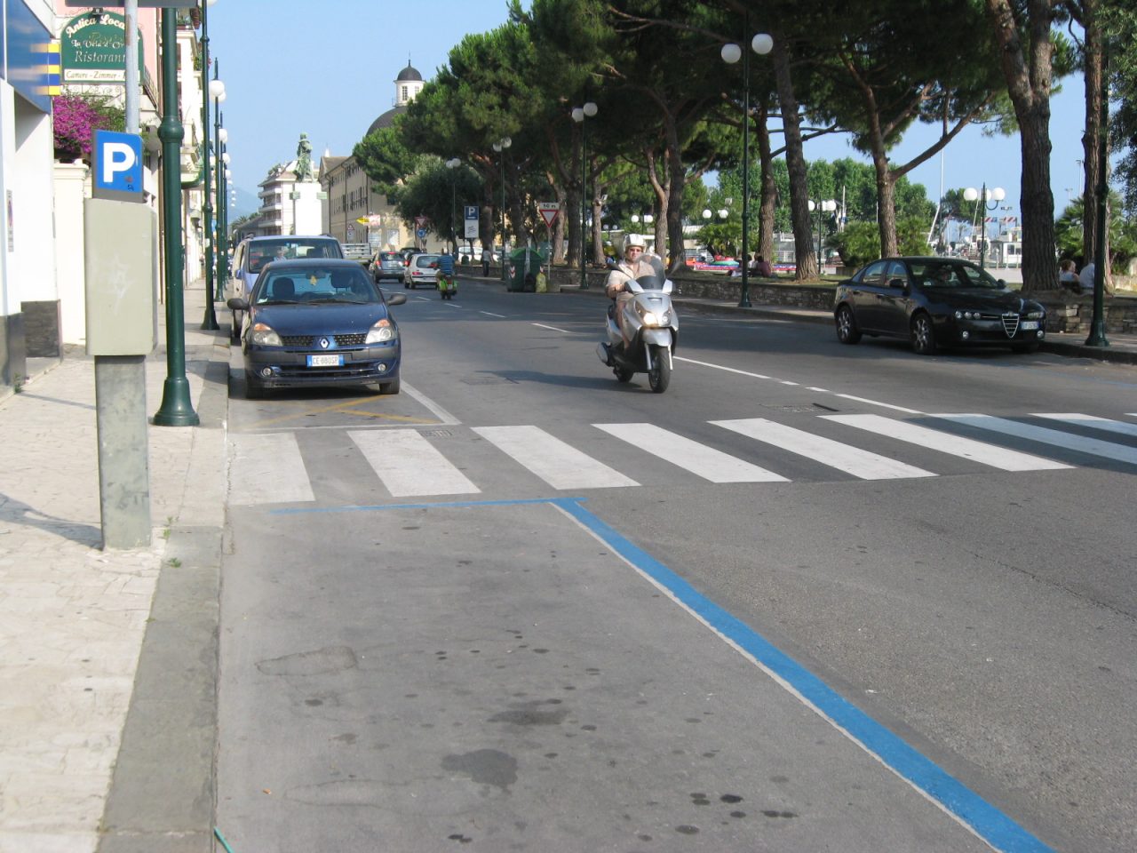 Parcheggi blu gratis alla domenica, intensificati i controlli in tutta la città
