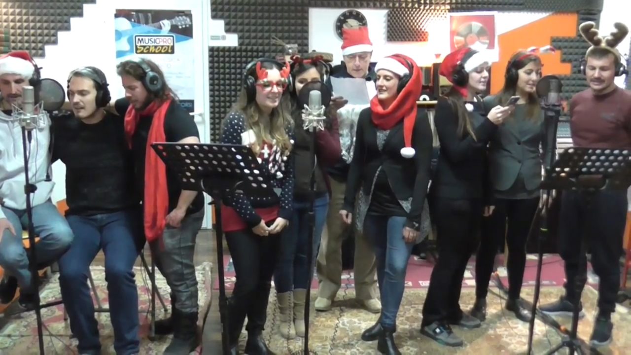 In un video, gli auguri dell’Associazione Culturale Ragazzitralestelle