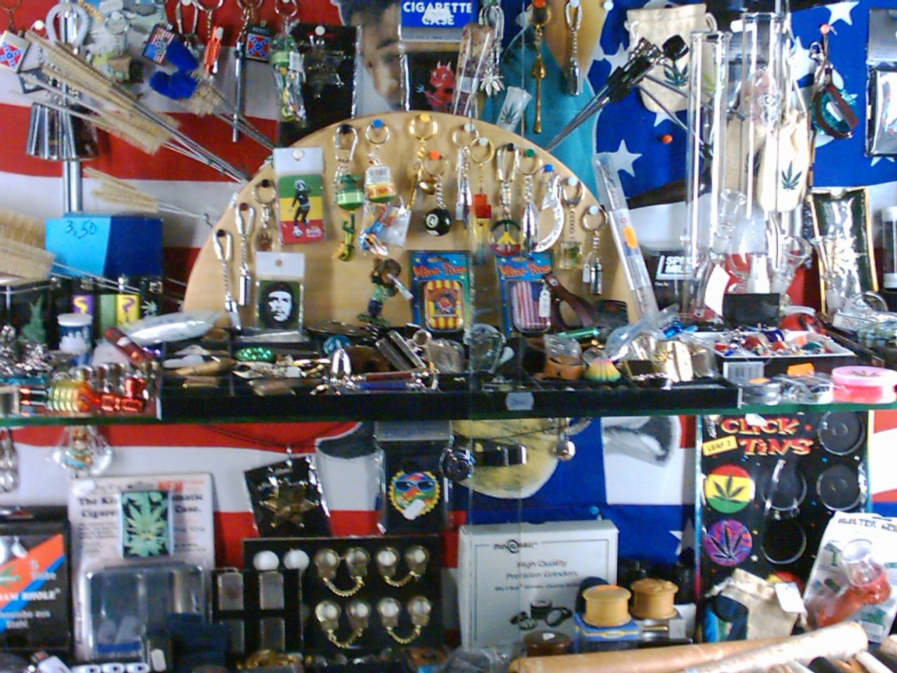 Bazar, sexy shop, compro oro: Sestri vuole vietarli nel centro storico