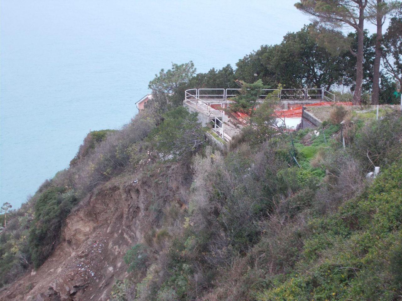 Frana di Sant’Anna, accertamenti dove sorge una piscina