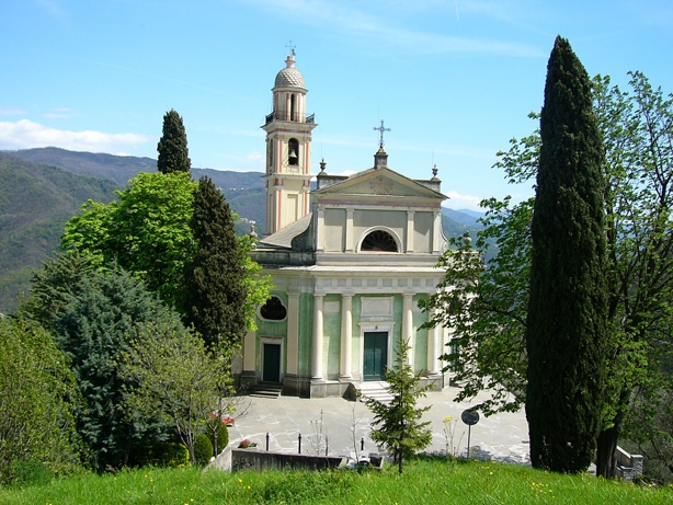 Tutti alla sagra del paese, i ladri rubano nelle case