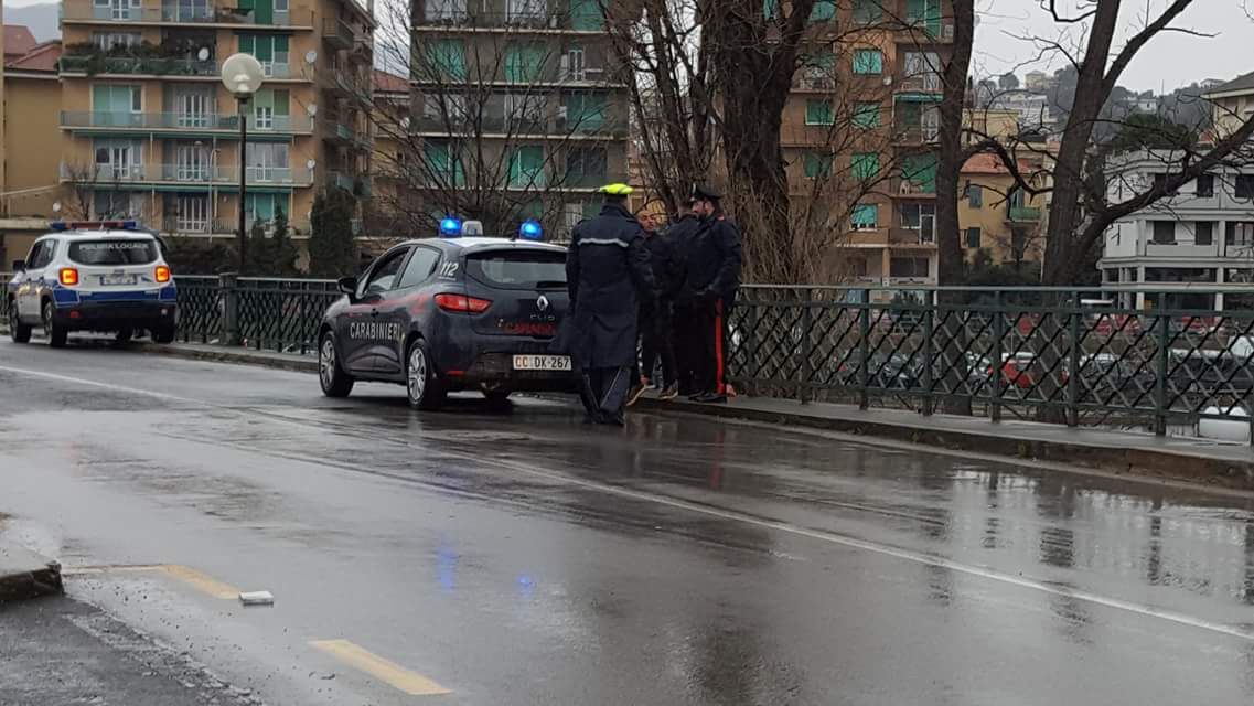 Danneggia motorini in corso Buenos Aires a Lavagna