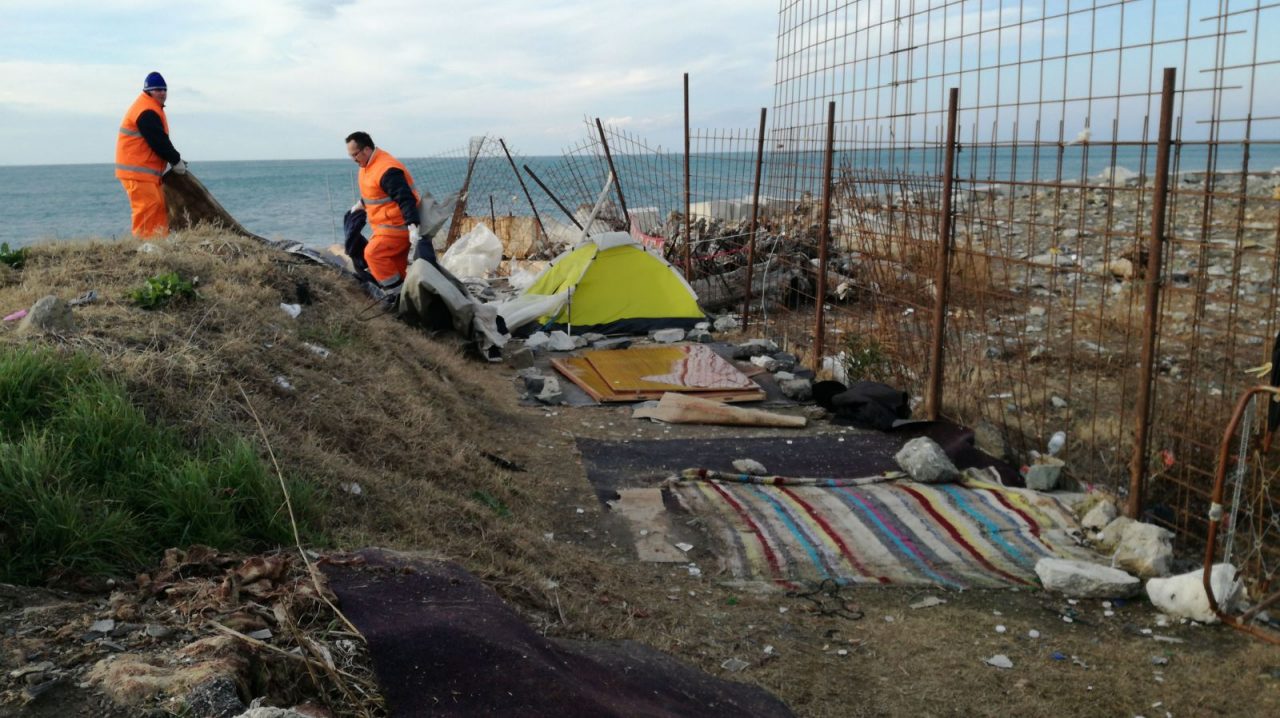 Insediamenti di fortuna, nuovo sgombero in Colmata