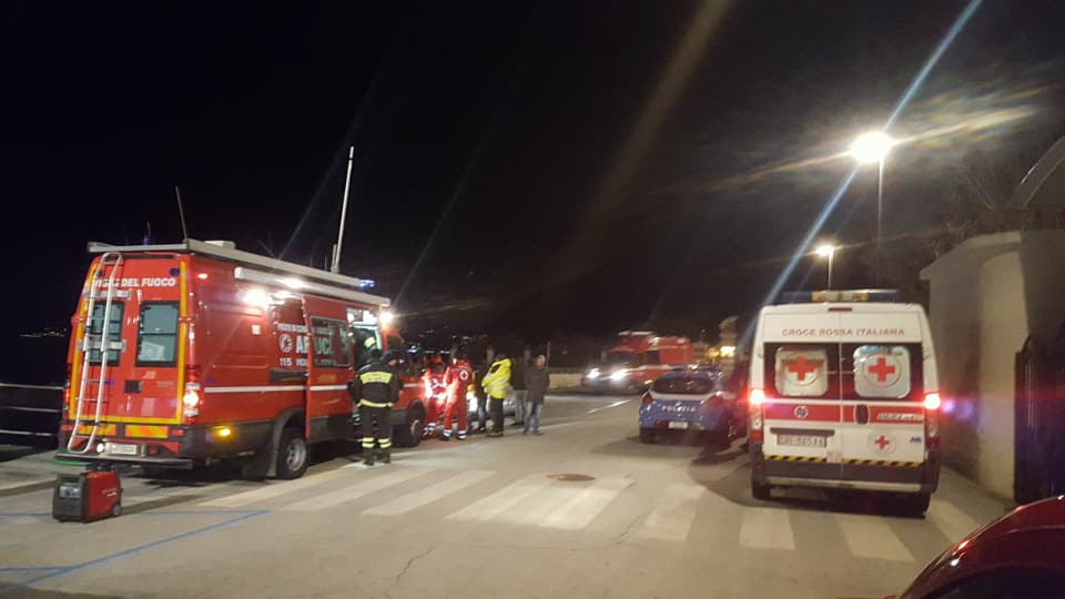 Salvato nel cuore della notte il surfista disperso