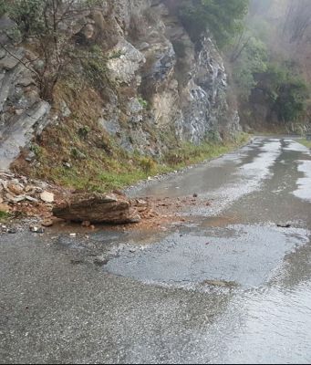 Sori, oltre alle frane spuntano i furbetti delle transenne