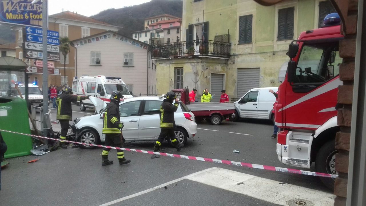 Dopo l’incidente mortale, a Calvari si chiede un semaforo