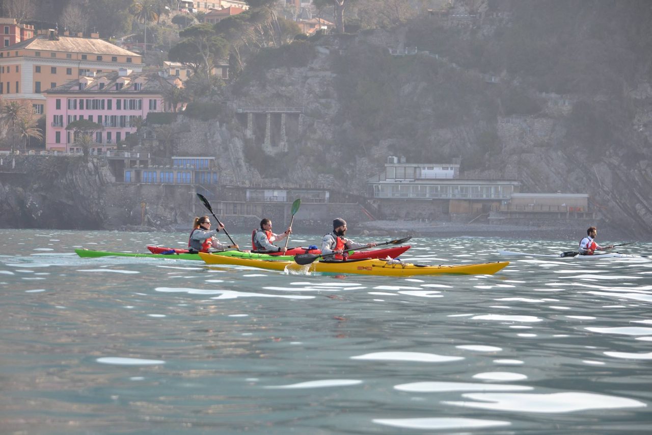 In canoa per pulire le coste dell’Area Marina Protetta di Portofino