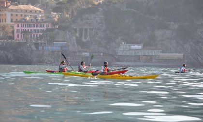 In canoa per pulire le coste dell'Area Marina Protetta di Portofino