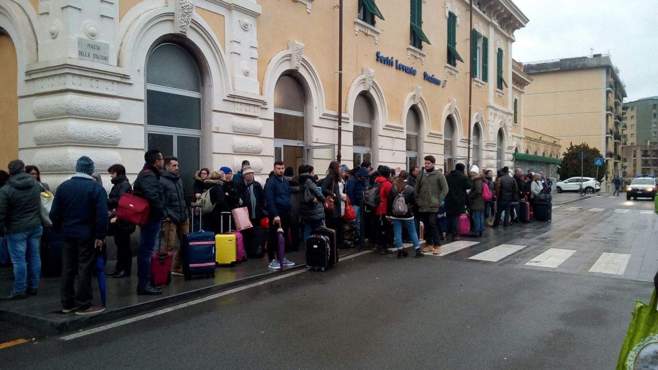 Codacons, un esposto per risarcire chi doveva viaggiare in treno oggi